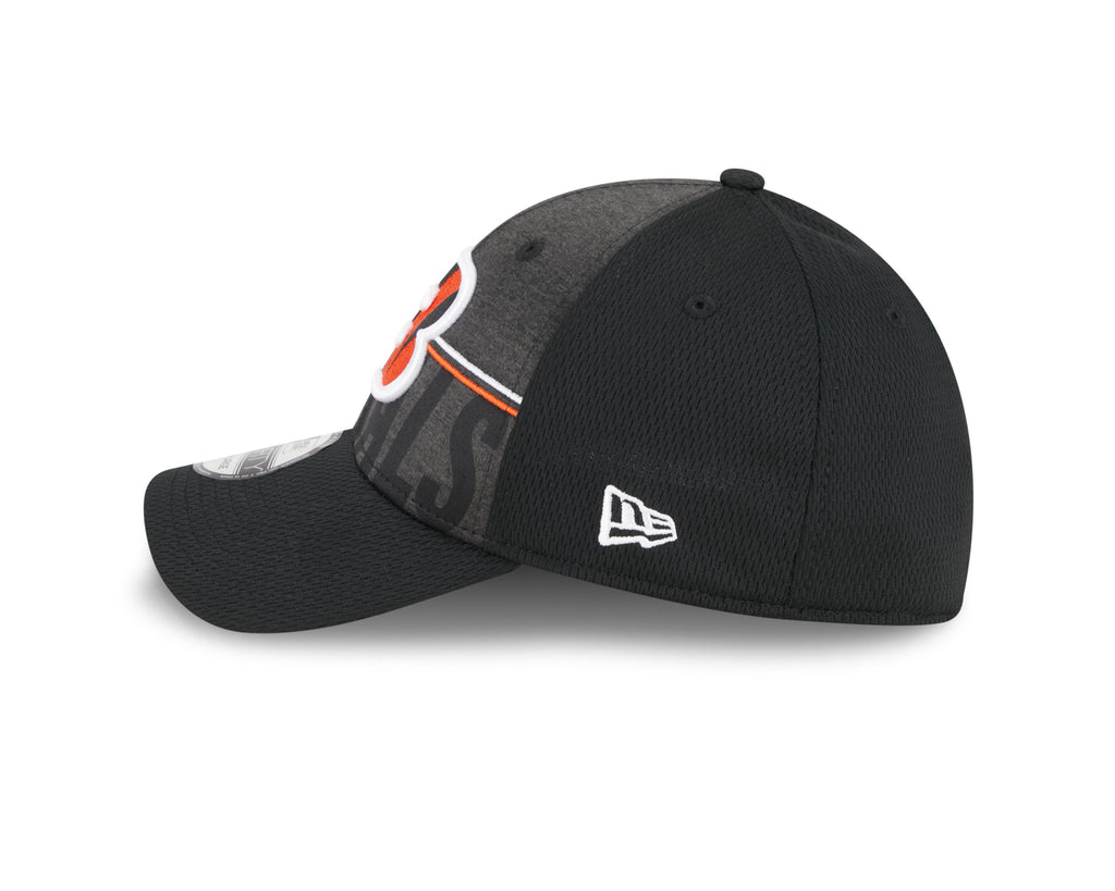 Men's Cincinnati Bengals New Era NFL 2023 Training Camp Black Primary Logo 39THIRTY Flex Fit Hat