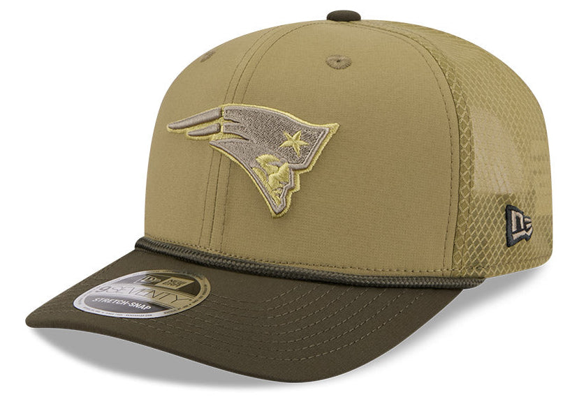 Men's New England Patriots New Era Green 2025 Salute To Service Sideline 9SEVENTY Trucker Adjustable Hat